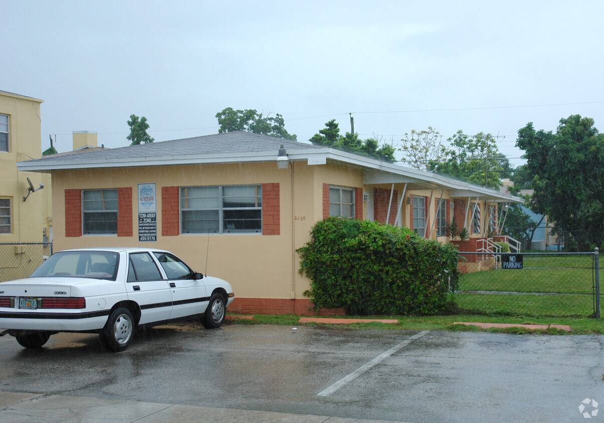 Primary Photo - 2130 SW 14th Ter