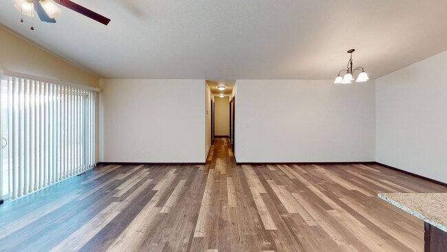 Foto del edificio - Stylish Living in a 3-Bed, 2-Bath Townhome with a 2-Car Garage