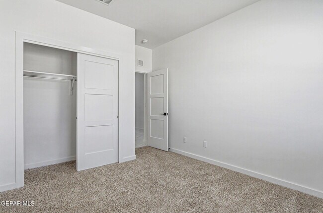 Building Photo - 15052 Destination Ave