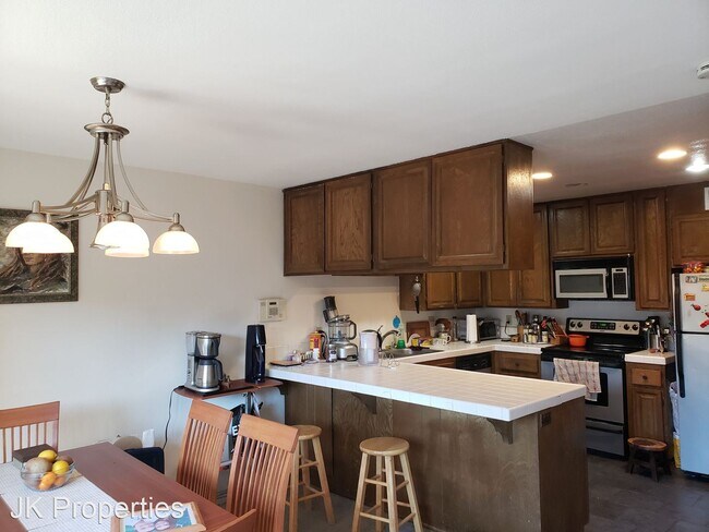 Building Photo - 2 br, 2.5 bath House - 6994 Caminito Curva
