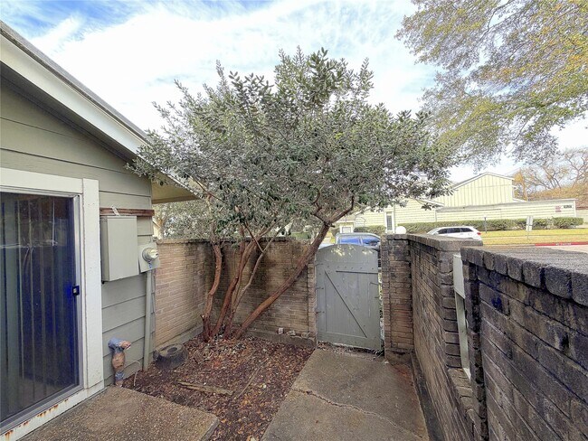 Foto del edificio - 7103 Brendam Ln