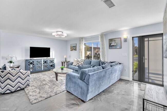 Building Photo - 4 br, 4 bath House - 4400 SW 37th Ave