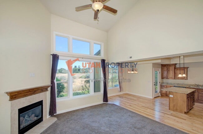 Building Photo - 696 W Warm Creek Bay