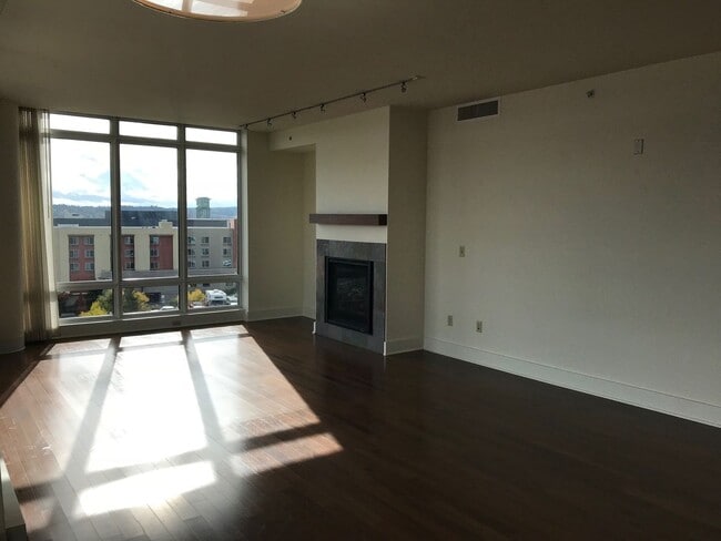 Building Photo - Perfect Sunset View Condo!!