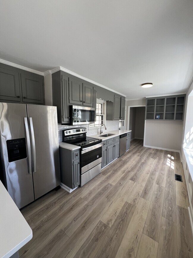 Foto del edificio - 1051 Crooked Creek Rd