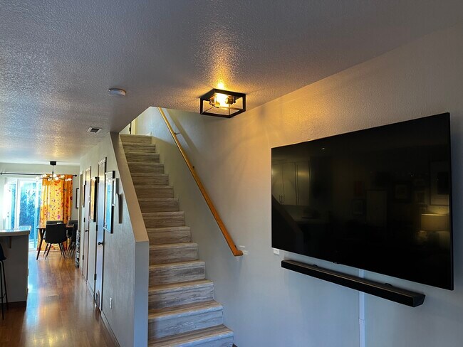 Building Photo - 3718 SE 33rd Pl