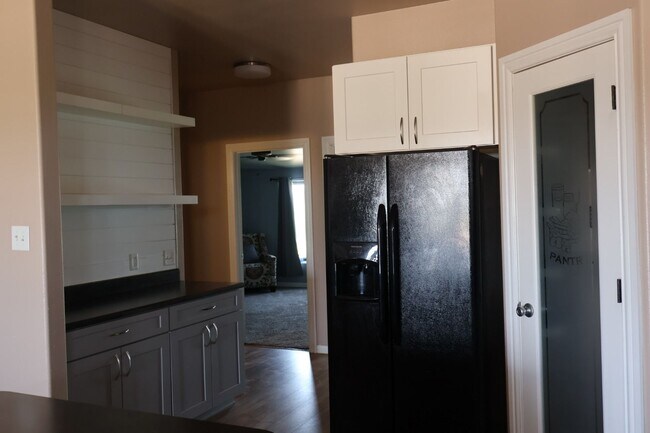 Building Photo - Cute Horse property  2/1 in Shallowater