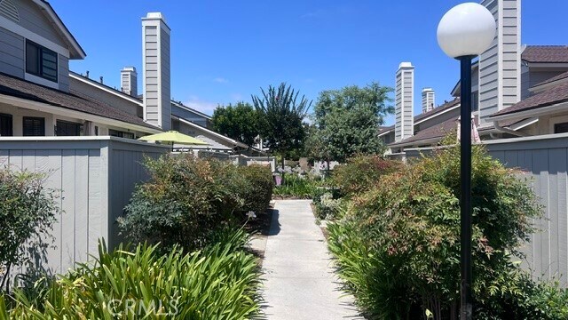 Foto del edificio - 1700 W Cerritos Ave