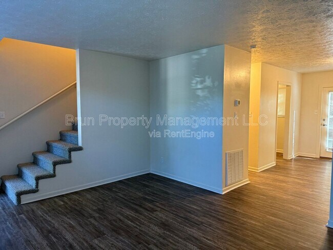 Foto del edificio - 1204 Glade Hill Dr