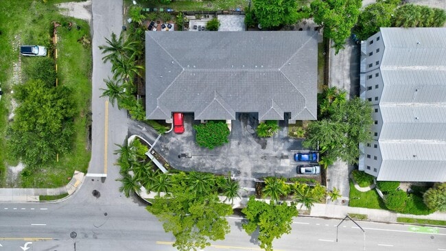 Building Photo - 804 SW 4th Ave