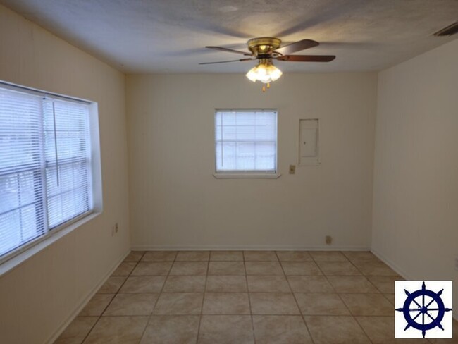 Foto del edificio - 1617 E 7th St