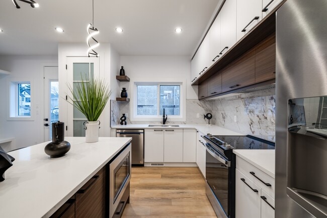 Building Photo - 9339 87 Ave NW