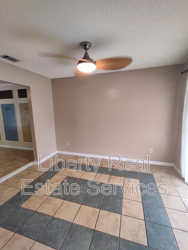 Foto del edificio - 709 Edgewood Ct