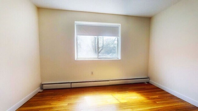 Foto del edificio - One Bedroom - 637sf - top floor - BU