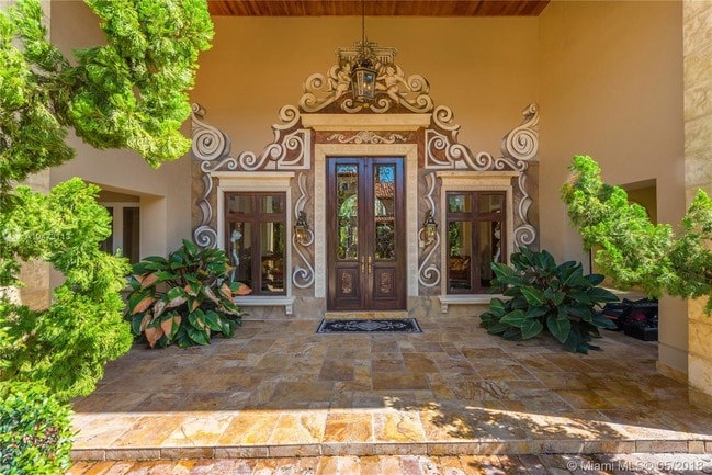 Building Photo - 4411 Pine Tree Dr
