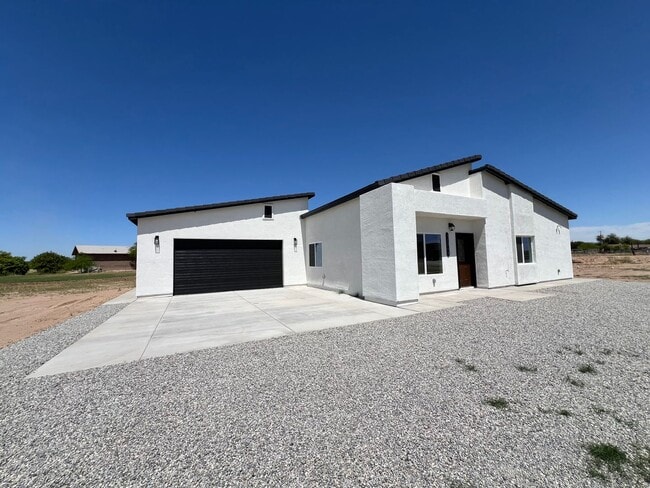 Foto del edificio - BRAND NEW HOME ON ACREAGE!