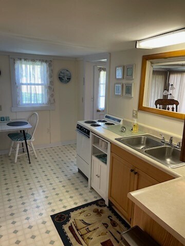 Foto del edificio - 274 Elk Creek Rd