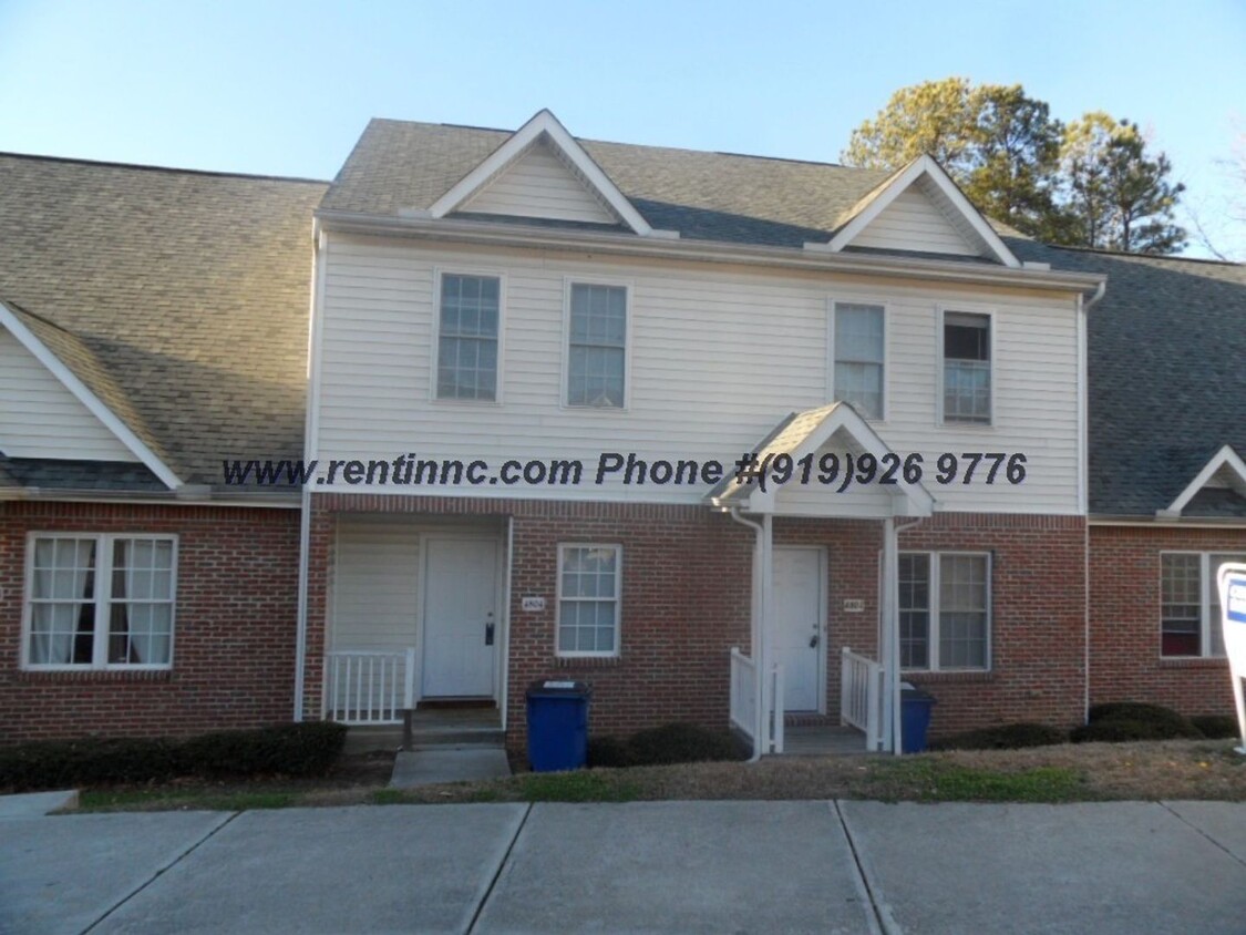 Foto principal - 2 Bed 2.5 Bath Townhouse in N. Raleigh nea...