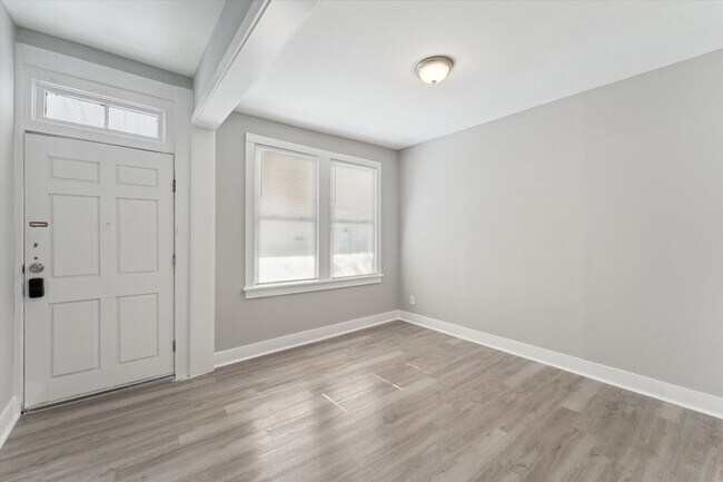 Foto del edificio - 1020 W 37th St