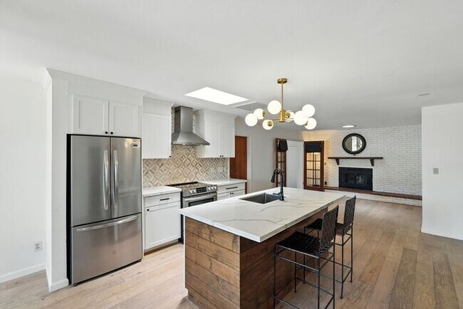Building Photo - Totally remodeled home in prime Tempe Location.