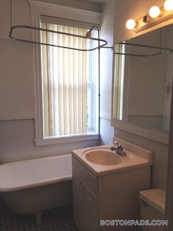 Building Photo - 95 Park Dr