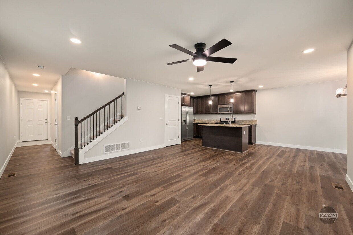 Primary Photo - 1501 N Sunny Hill Cir