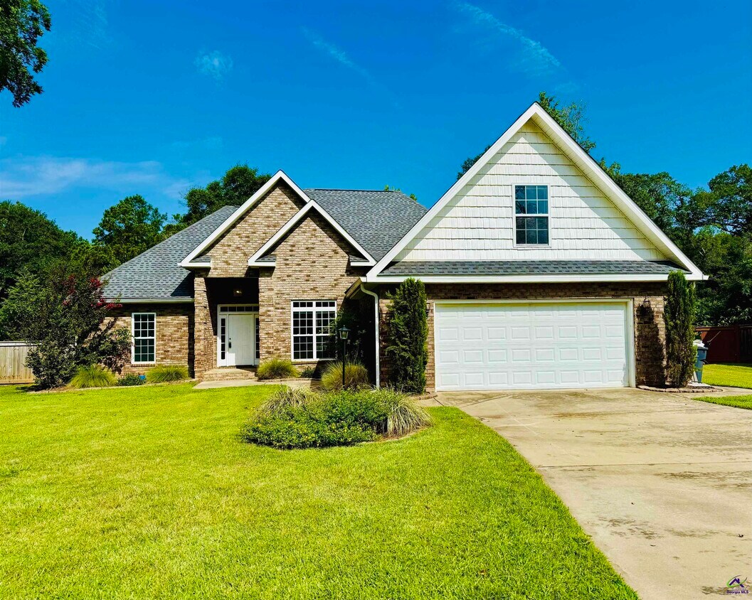 Foto principal - 410 Brookewater Ln