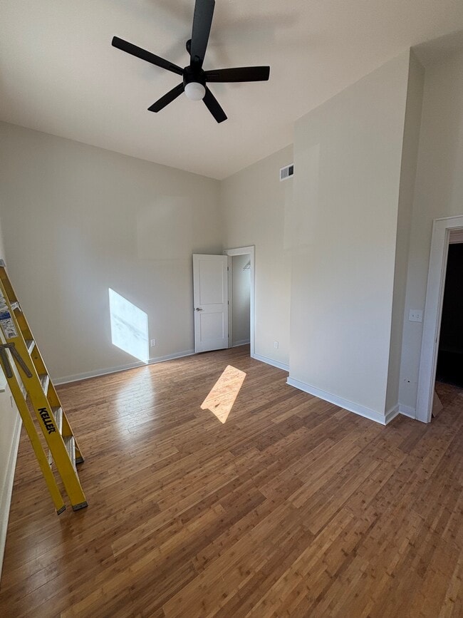 Building Photo - 4124 Kirby Ave