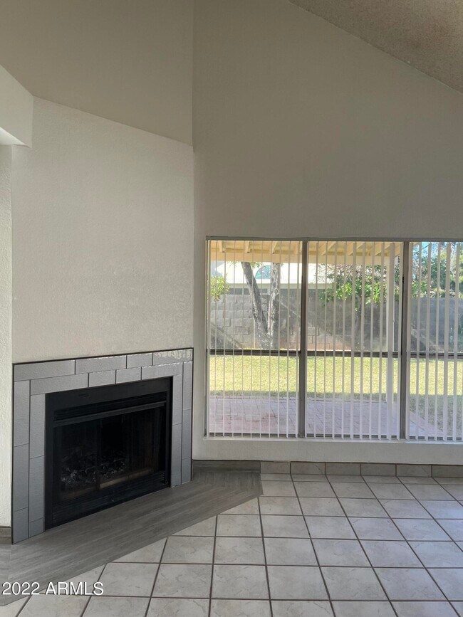 Foto del edificio - 1524 N Apache Dr