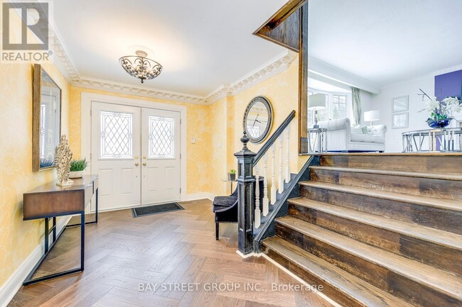 Photo du bâtiment - 363 Lakeshore Rd W