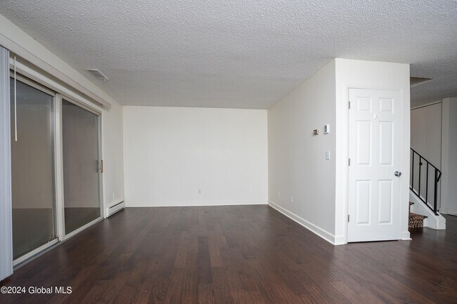 Building Photo - 7 Briarwood Terrace