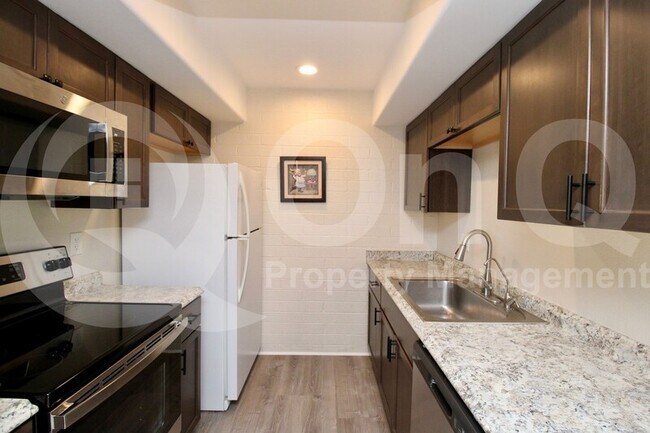 Building Photo - 1006 E Diamond Dr