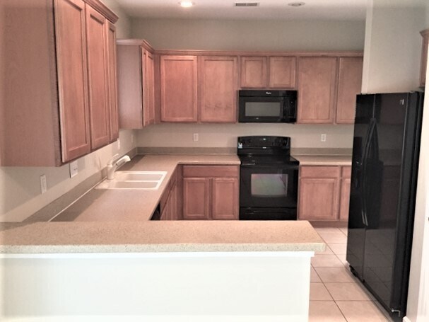 Building Photo - 14 Bushwood Dr