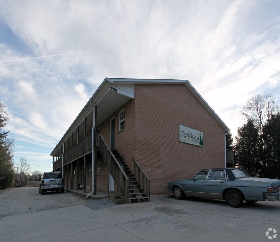 Alternate View - 220 Pitts St