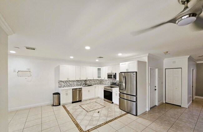 Building Photo - 213 Talia Cir