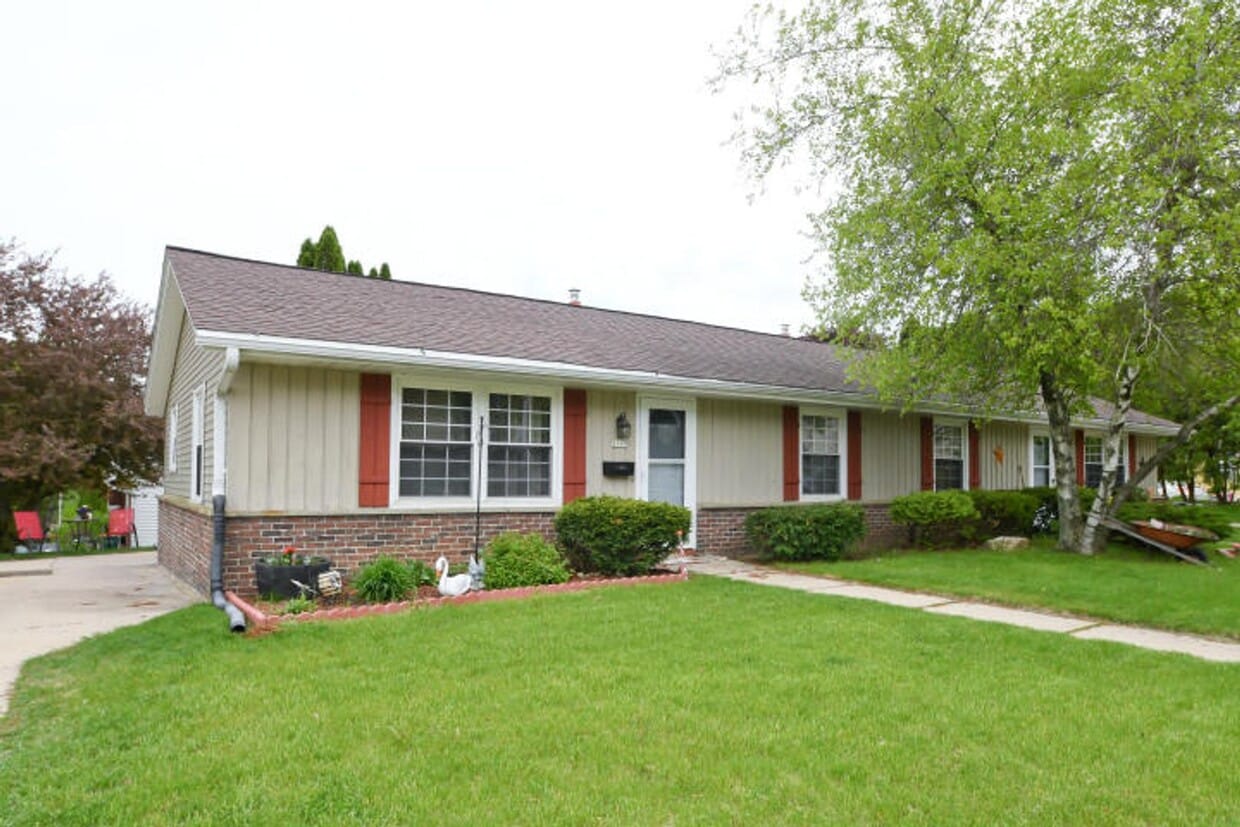 Primary Photo - 1117-1119 Green Tree Rd.