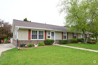 Building Photo - 1117-1119 Green Tree Rd