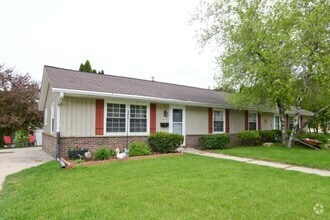 Building Photo - 1117-1119 Green Tree Rd