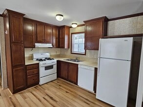 Building Photo - 419 Elmwood Cir
