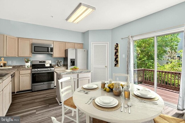 Foto del edificio - 8605 Willow Leaf Ln