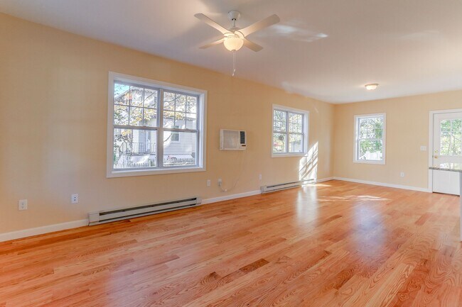 Building Photo - 51 Warner St