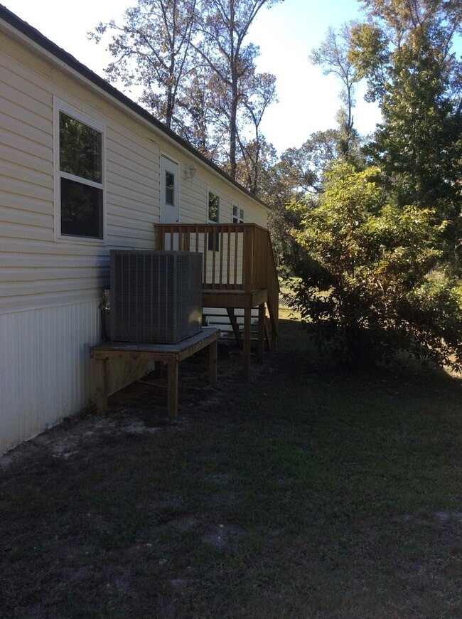 Building Photo - Large 4 Bedroom 2 bath DWMH