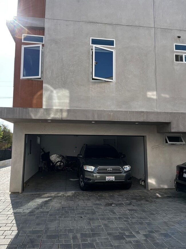 Foto del edificio - 1222 Alexandria Ave