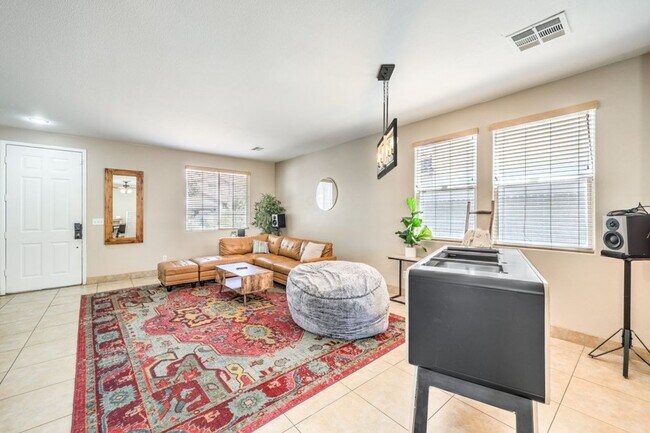 Building Photo - Luxury Pool Home | Furnished or Unfurnished | Prime Southwest Location