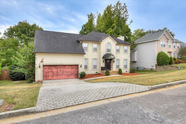 Building Photo - 4 bedroom 2.5 bath home on the water with ...