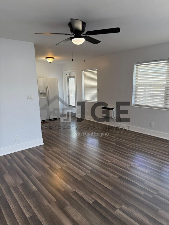 Building Photo - 810 Lake Shore Dr