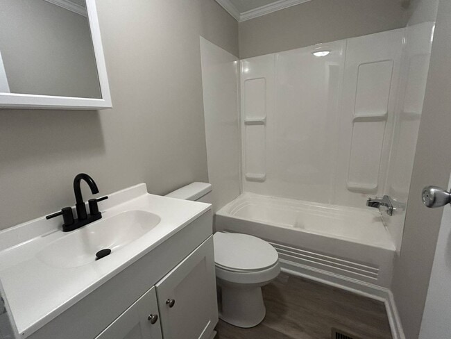 Building Photo - 38 White Oak Village