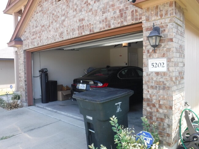 Building Photo - 5202 Allegany Dr