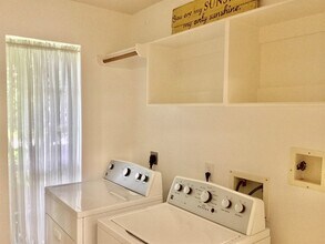 Building Photo - 114 N Queenscliff Cir