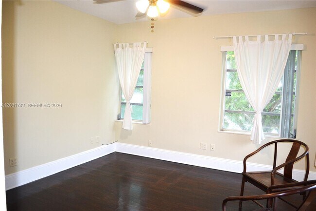Foto del edificio - 1661 SW 13th St